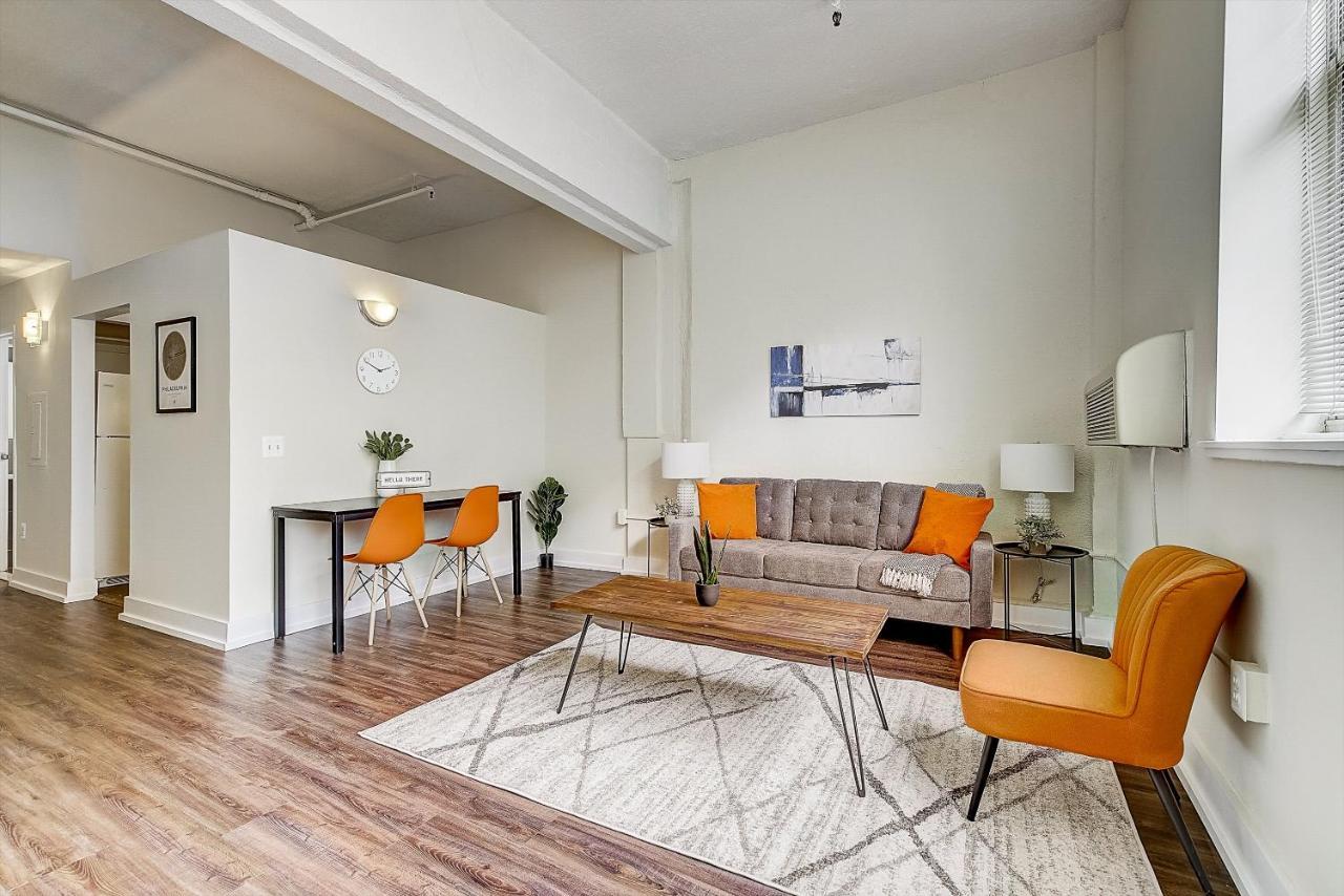 شقة Frontdesk I The Cosmopolitan Apts فيلادلفيا الغرفة الصورة