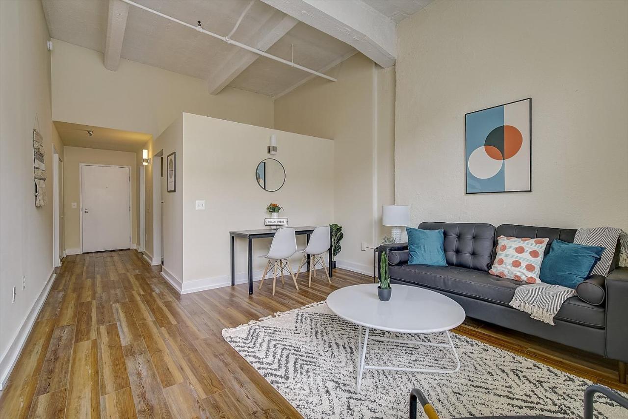 شقة Frontdesk I The Cosmopolitan Apts فيلادلفيا الغرفة الصورة