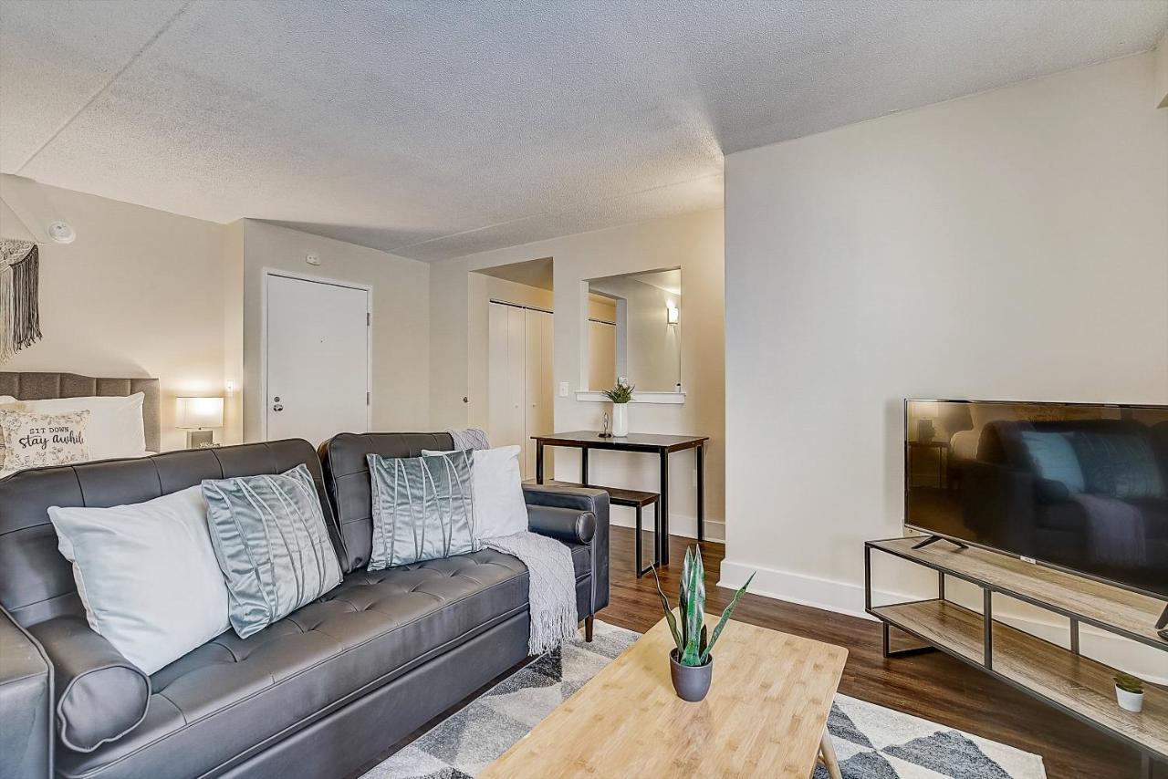 شقة Frontdesk I The Cosmopolitan Apts فيلادلفيا الغرفة الصورة