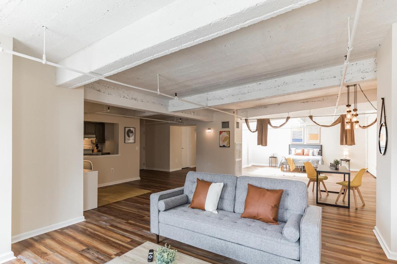 شقة Frontdesk I The Cosmopolitan Apts فيلادلفيا الغرفة الصورة